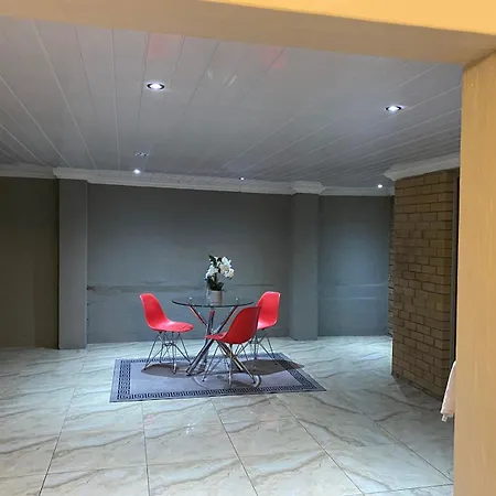 Ferienwohnung Cozy Townhouse In The Quiet Surbubs Of Brackenfell Kapstadt Exterior foto