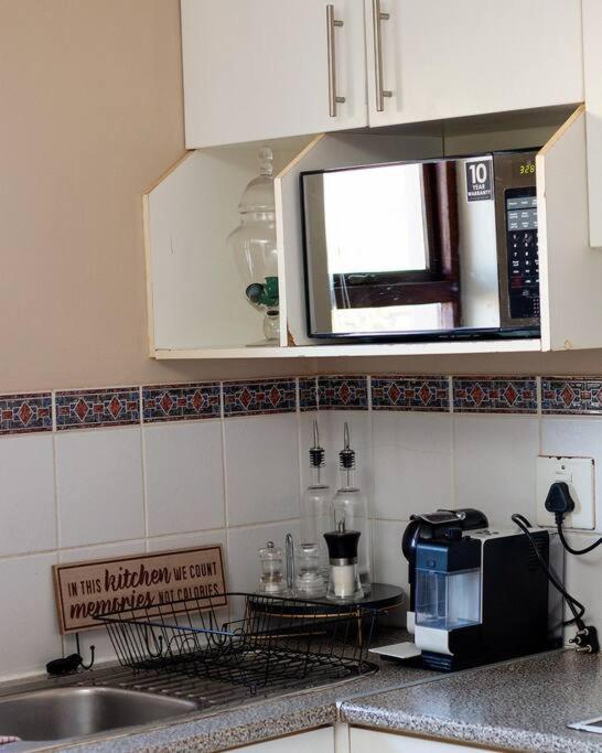 Cozy Townhouse In The Quiet Surbubs Of Brackenfell *