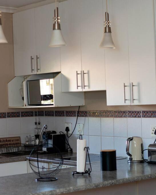 Cozy Townhouse In The Quiet Surbubs Of Brackenfell Cape Town